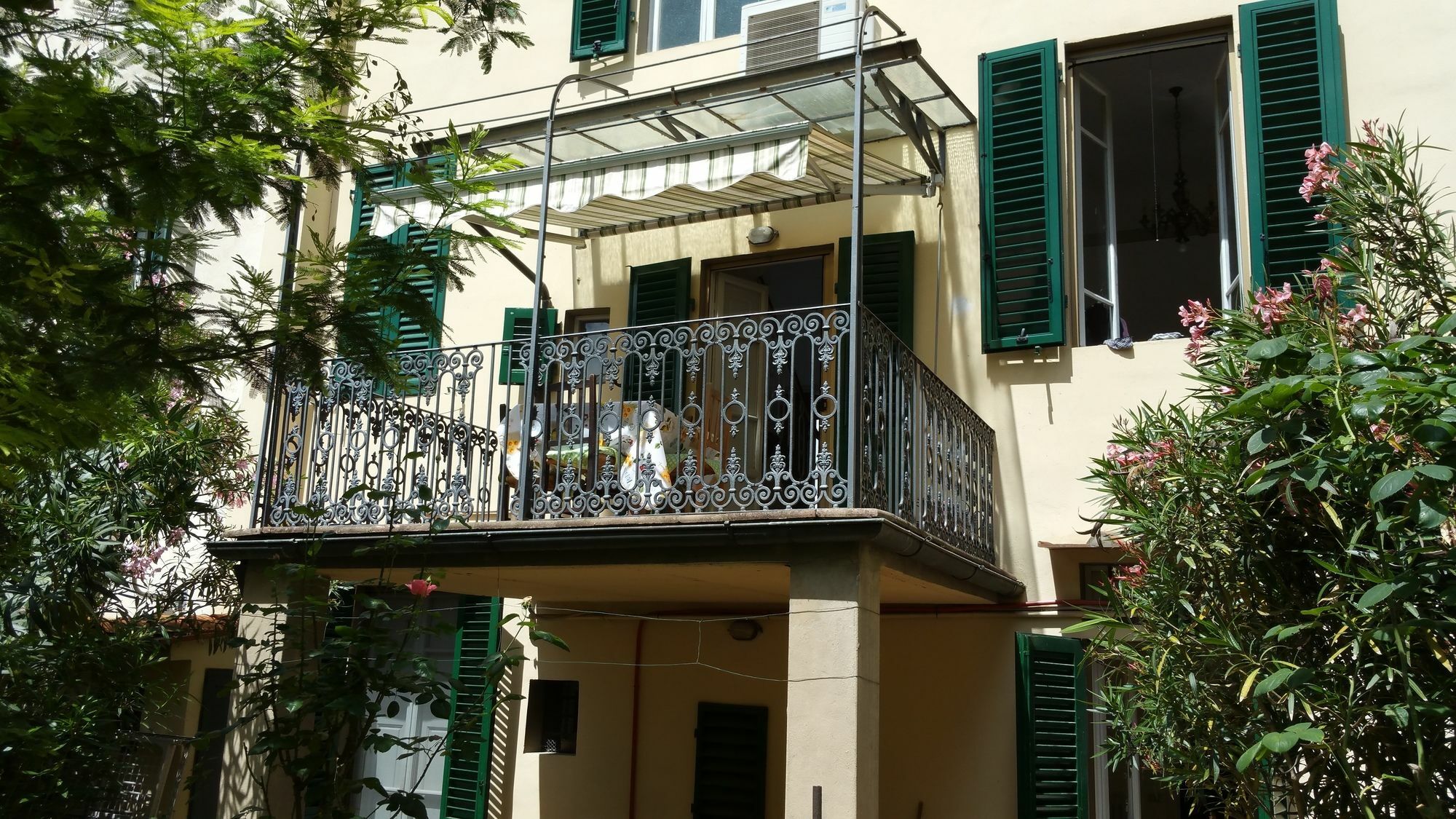 La Villa Nei Fiori Florence Exterior photo